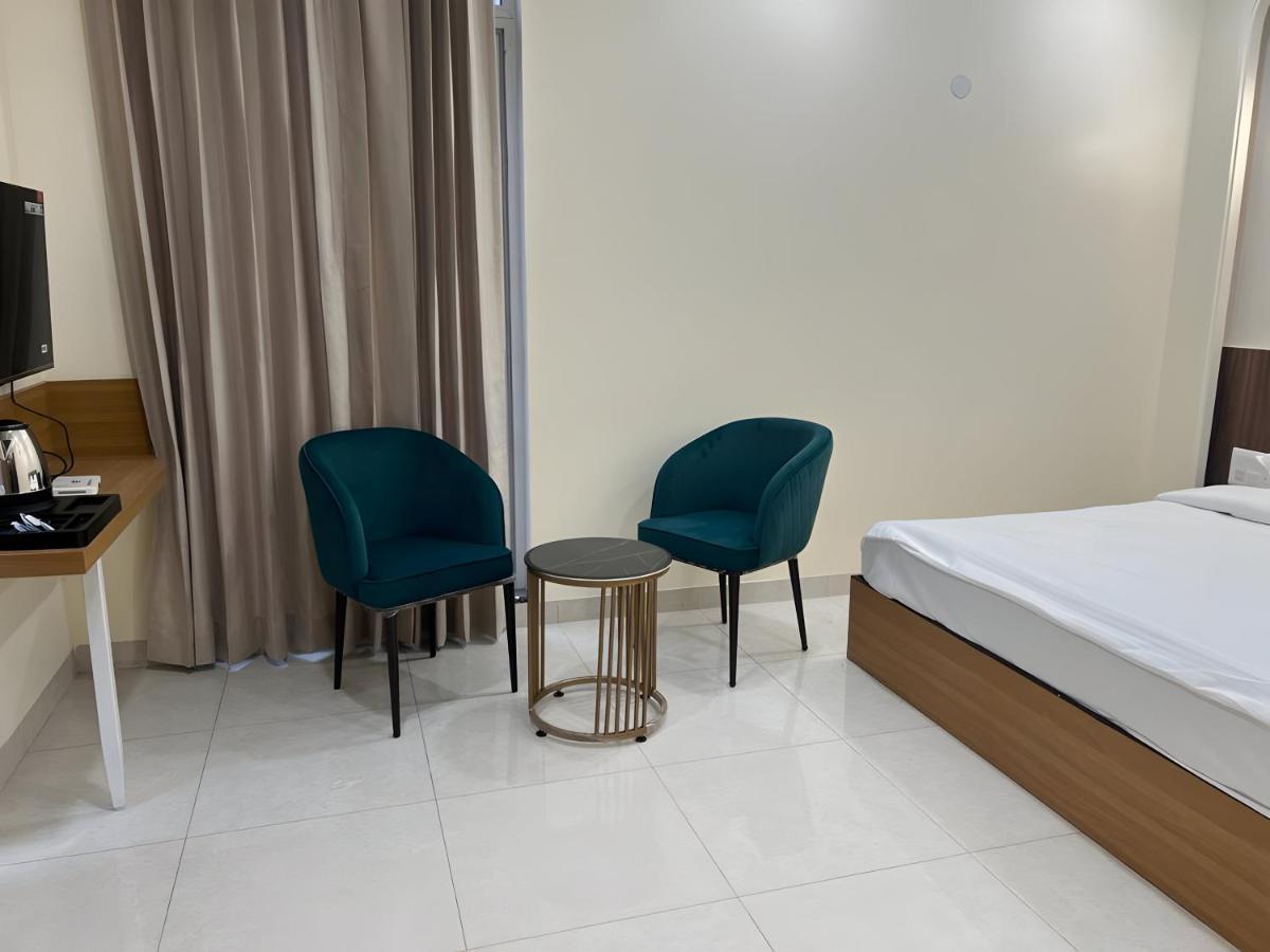 The Blue Vista Hotel Grander Noida Exterior foto