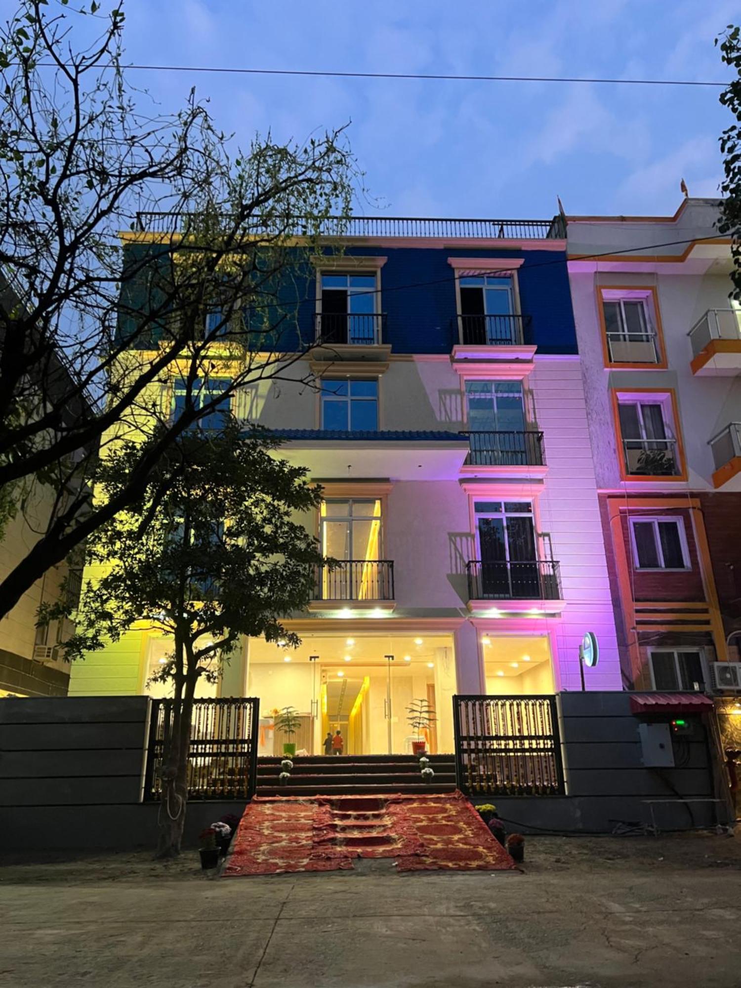 The Blue Vista Hotel Grander Noida Exterior foto