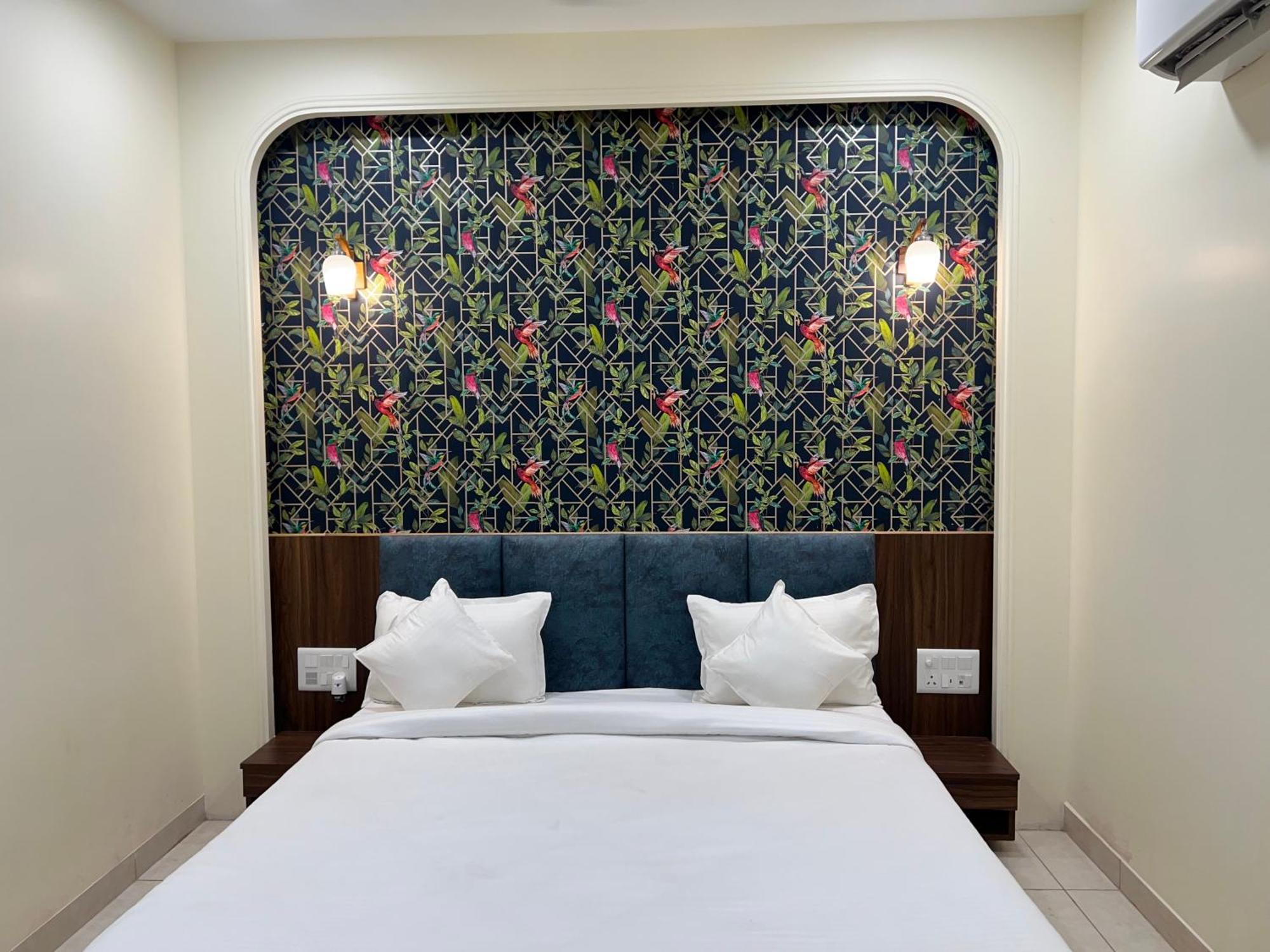 The Blue Vista Hotel Grander Noida Exterior foto