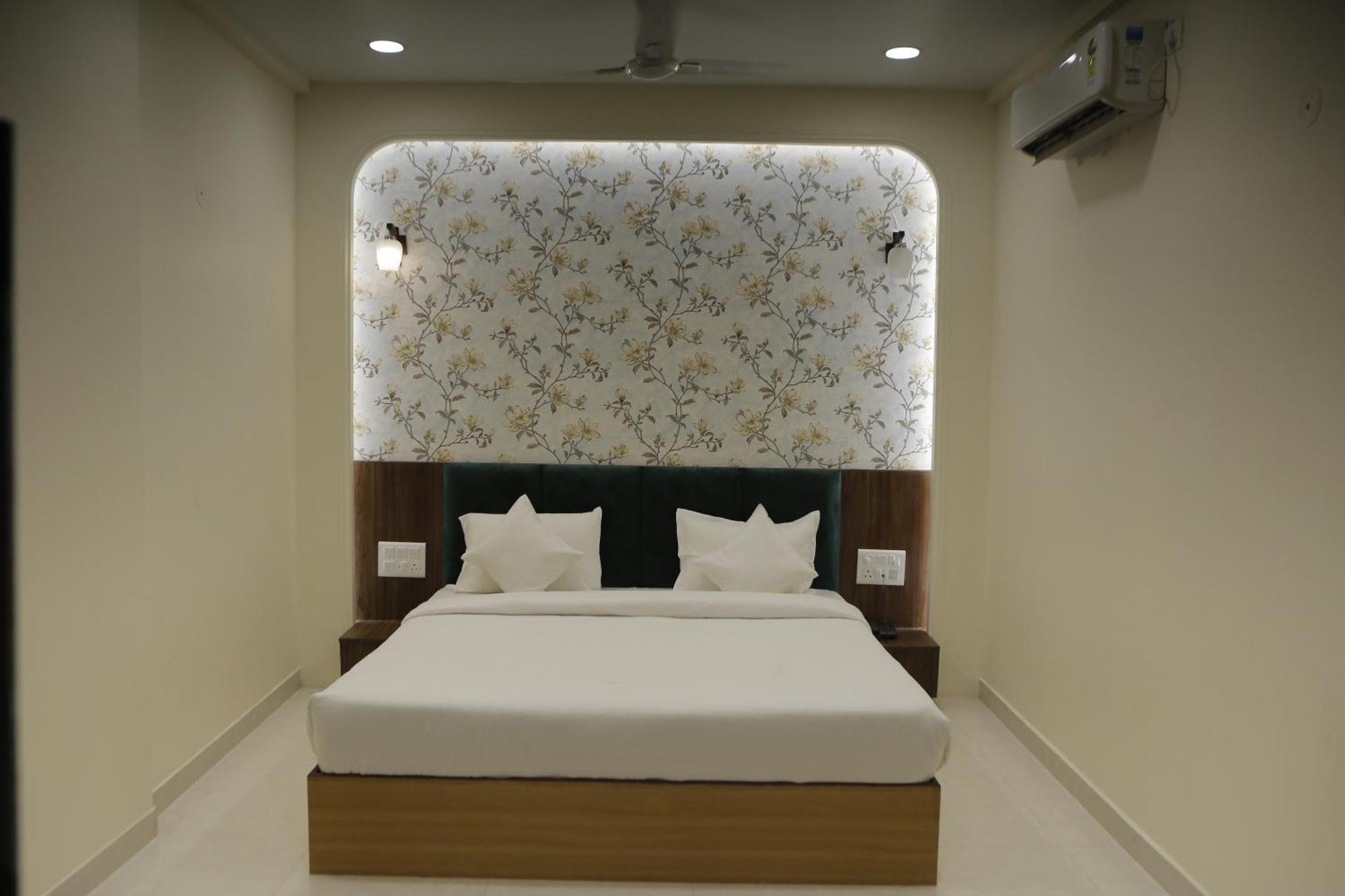 The Blue Vista Hotel Grander Noida Exterior foto