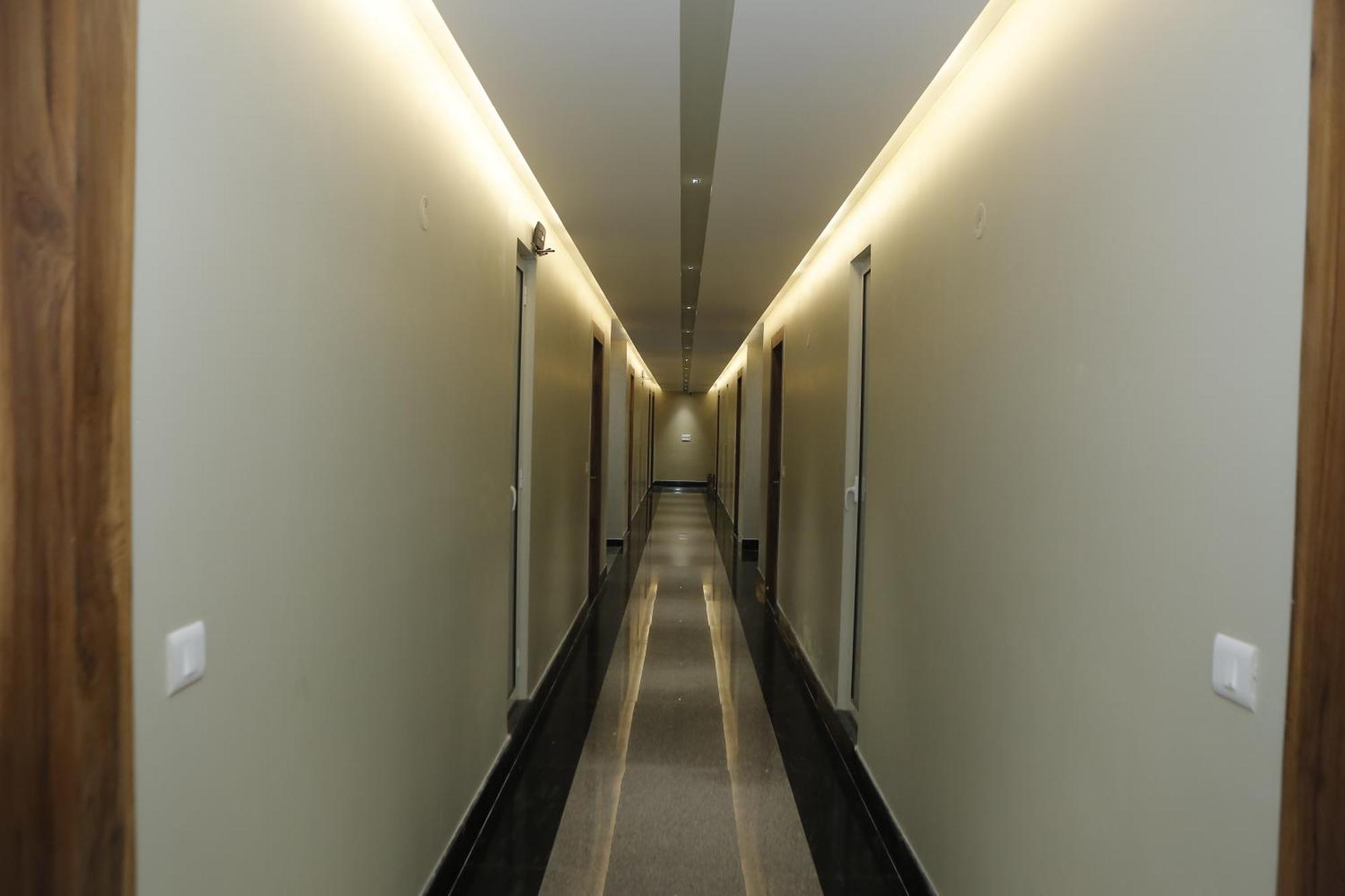 The Blue Vista Hotel Grander Noida Exterior foto