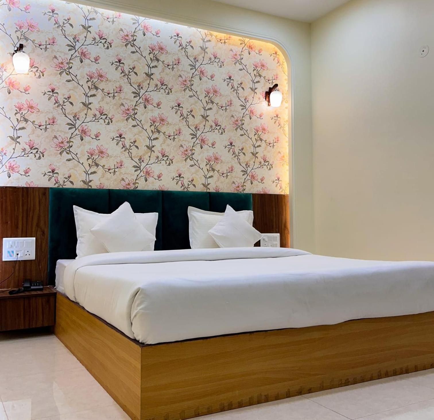 The Blue Vista Hotel Grander Noida Exterior foto