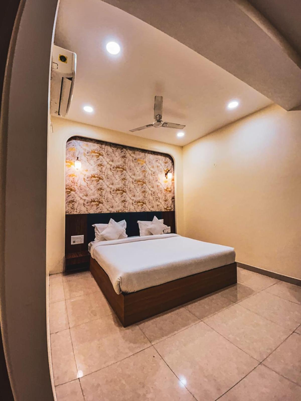 The Blue Vista Hotel Grander Noida Exterior foto
